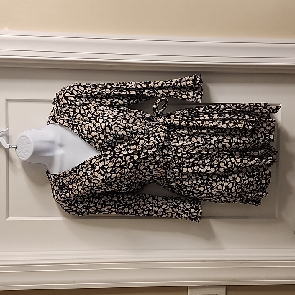 Who What Wear XS Floral Romper Tan Black Long Sleeve Side Tie